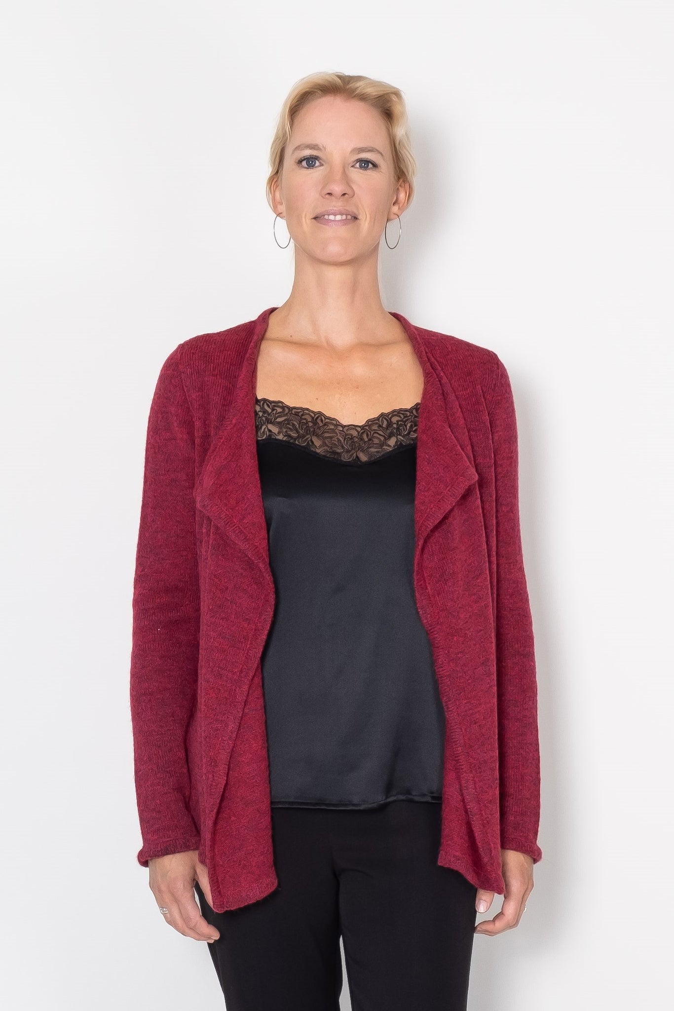 Løstsiddende Strik Cardigan BLUMME hindbær - PAROL