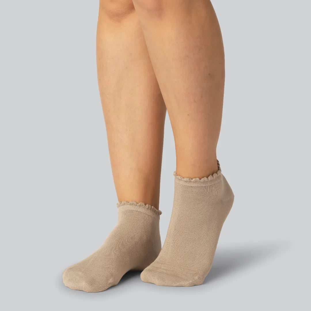 Bambus ankelstrømper i beige med bølget ribkant til kvinder - Bambuni