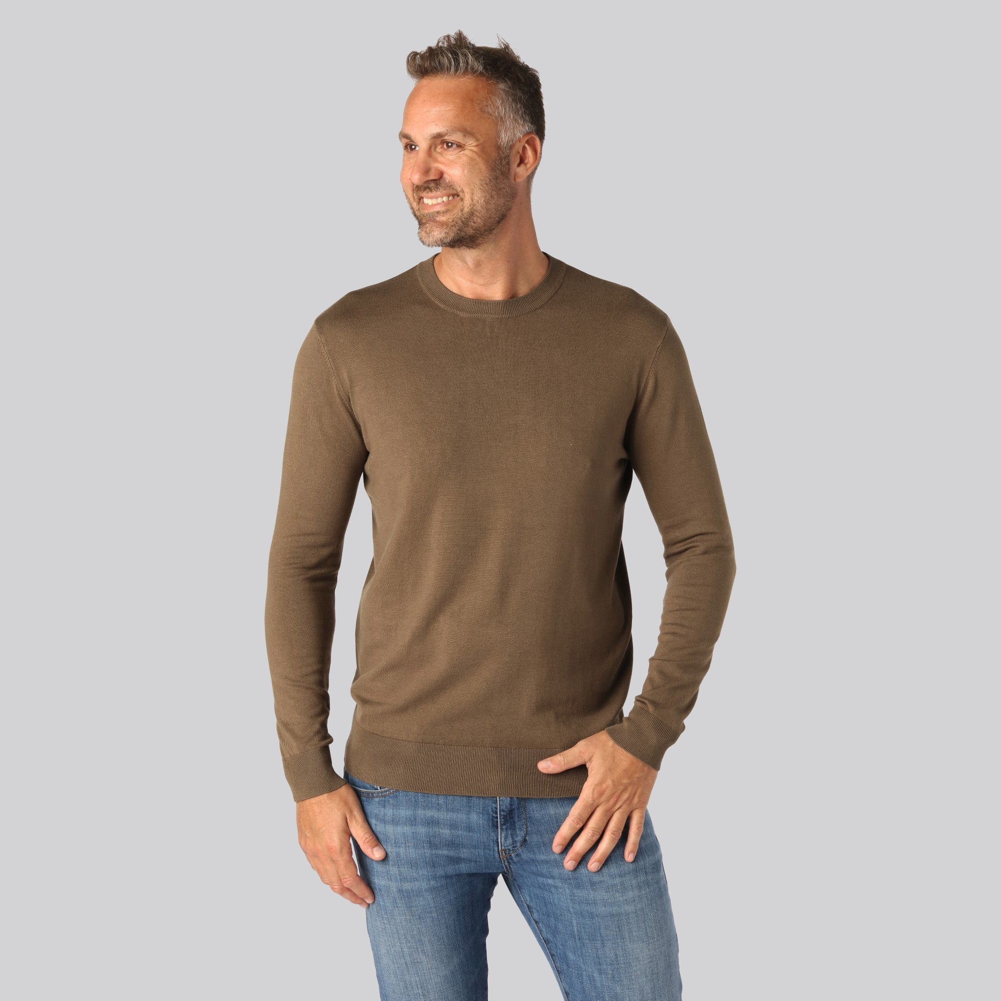 Bambus striktrøje o-hals i sand til mænd - Bambuni