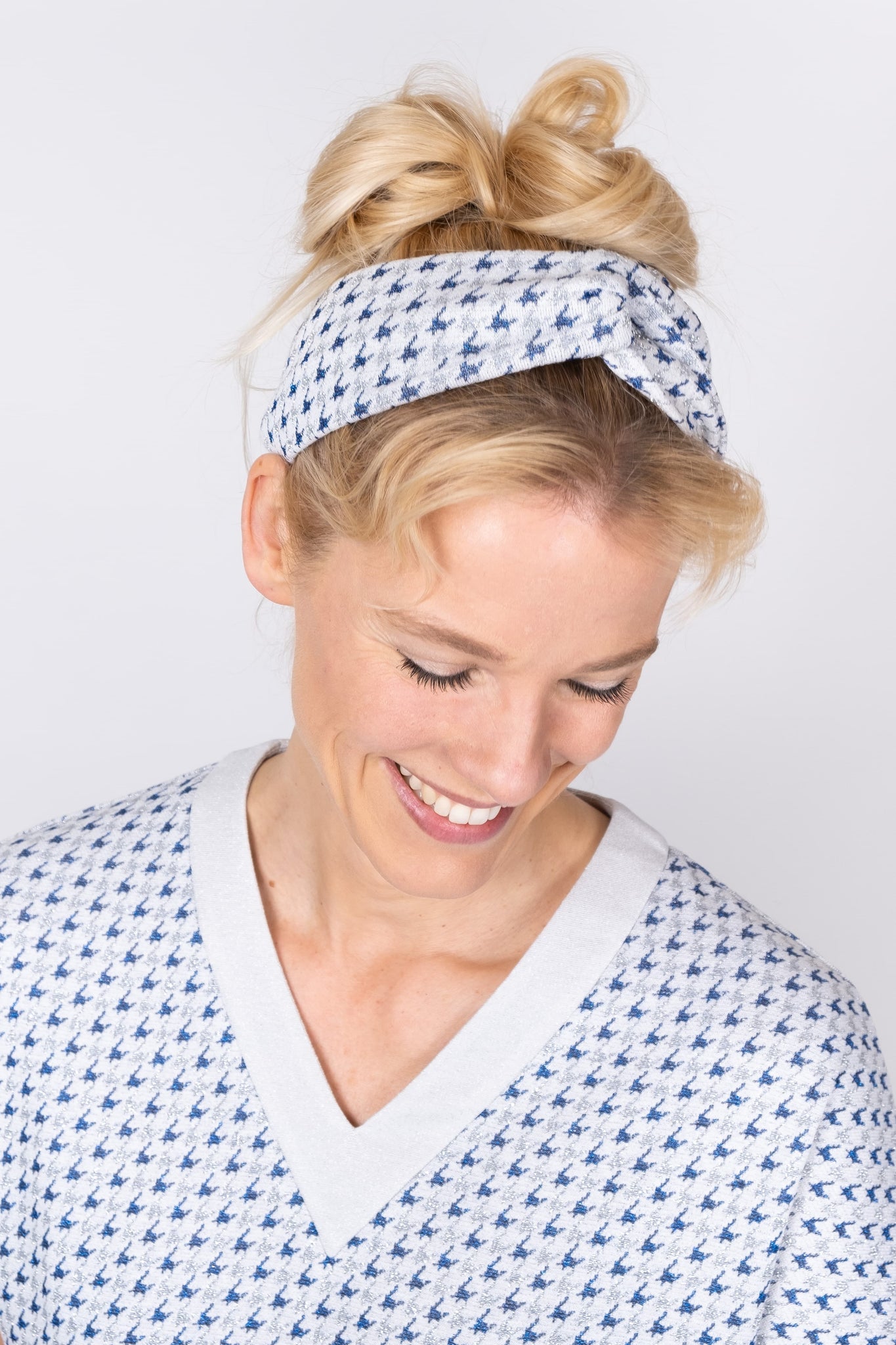 BÆREDYGTIG HÅRBÅND TURBAN sølvhvid - PAROL